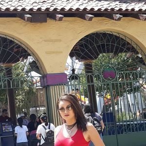 Meet your Posher, Gloria